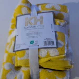 Kapoor Home Yellow and White Towel Set